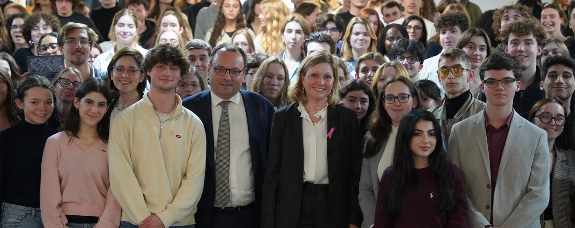 Photo de groupe avec Yaël BRAUN-PIVET