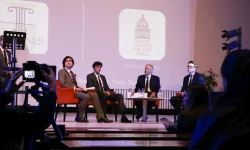 Photo de la conférence de monsieur de Villepin au centre Assas